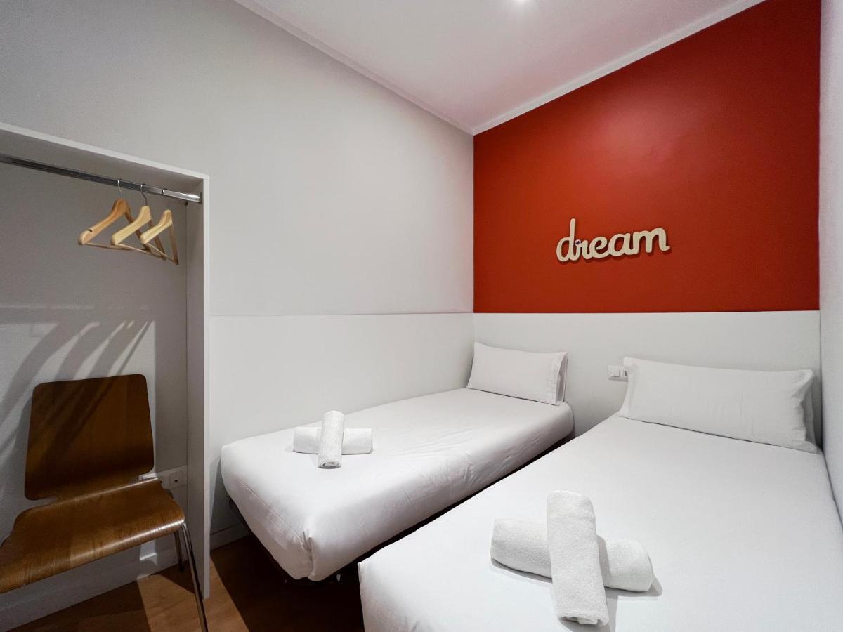 Stay U-Nique Apartments Travessera Barcellona Esterno foto